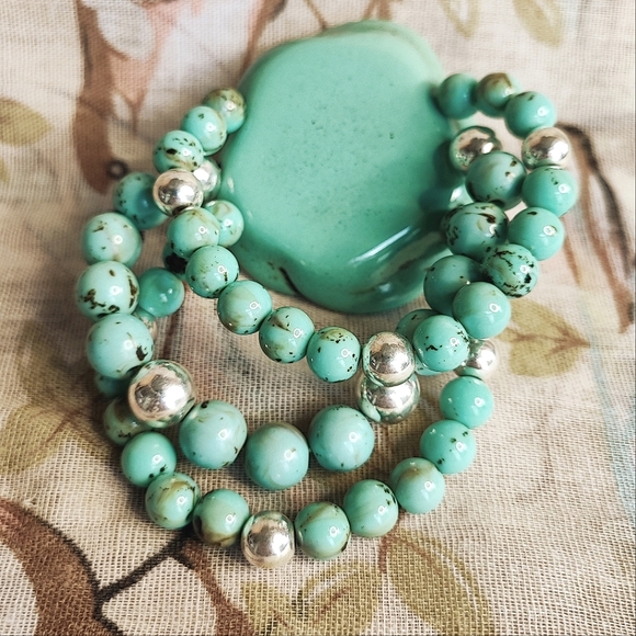 Carved Rose Triple Strand Beaded Stretch Bracelet Lacquered Silver Tone Artisan - Picture 6 of 7